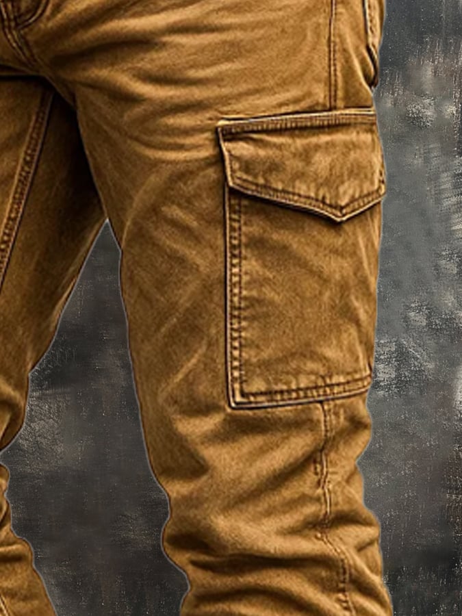 Vielseitige braune Herren Vintage Outdoorhose für Abenteuer. Bequeme Cargo Freizeithose, robust & langlebig.