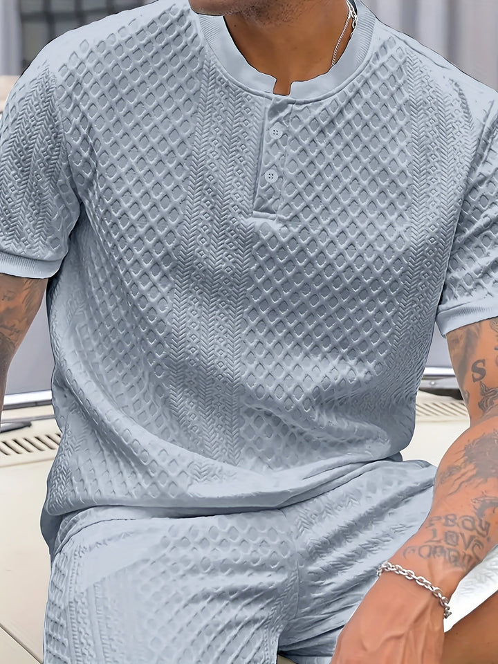 Bequeme Herren Shorts, Teil des Sommer-Sets mit passendem Kurzarm T-Shirt.