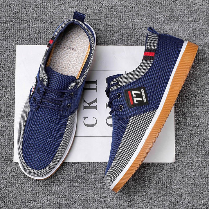 Herren Slip-On-Slipper von oben. Einfaches Anziehen, atmungsaktiv & bequem für den täglichen Gebrauch als Freizeitschuh.