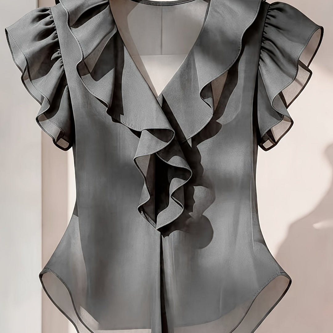 Stilvolle Damen Rüschenbluse. Mit V-Ausschnitt, Volantärmeln – einfach chic.