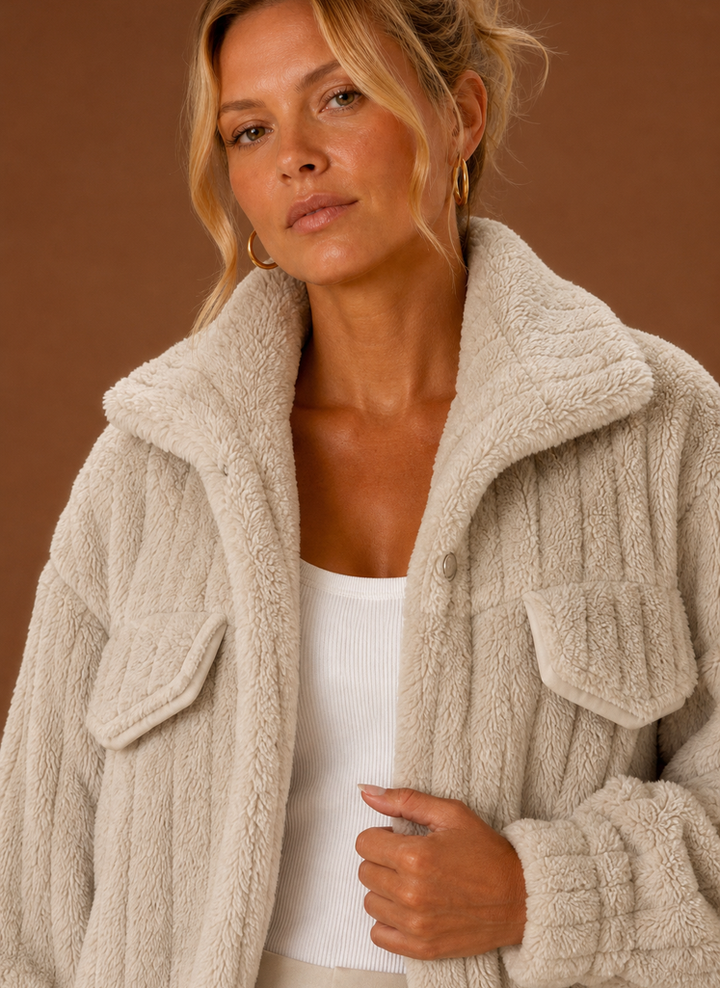 Gemütlicher Oversized Damen Wintermantel in Schwarz, warm und elegant, ideal für den Casual-Look.