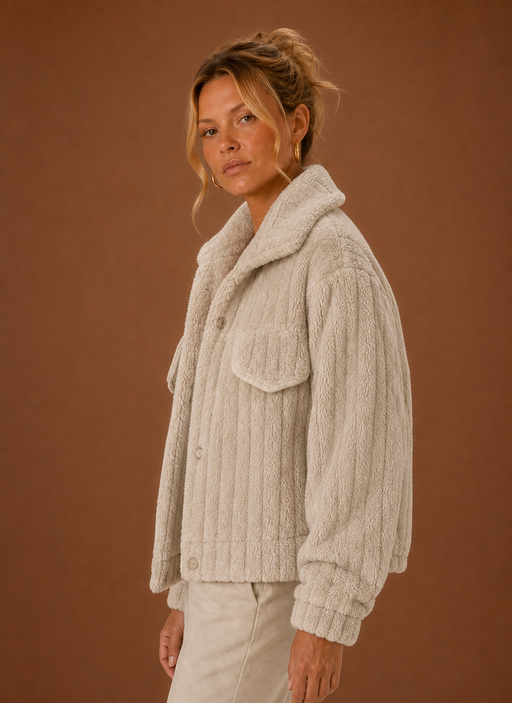 Modischer Khaki Damen Wintermantel, oversized und gemütlich, ideal als stilvolle Oberbekleidung.