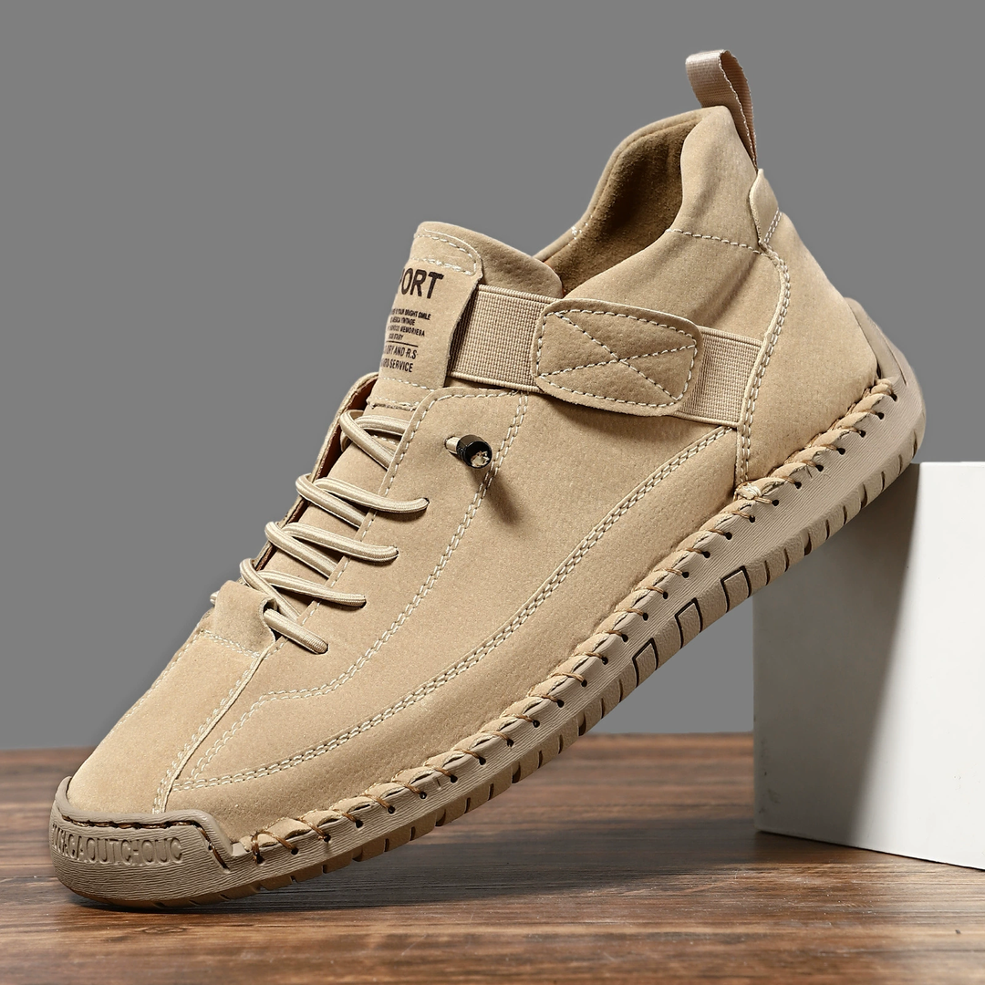 Frontansicht: Klassische Damen Walking Sneaker mit breiter Passform im Vorfußbereich für mehr Bequemlichkeit.