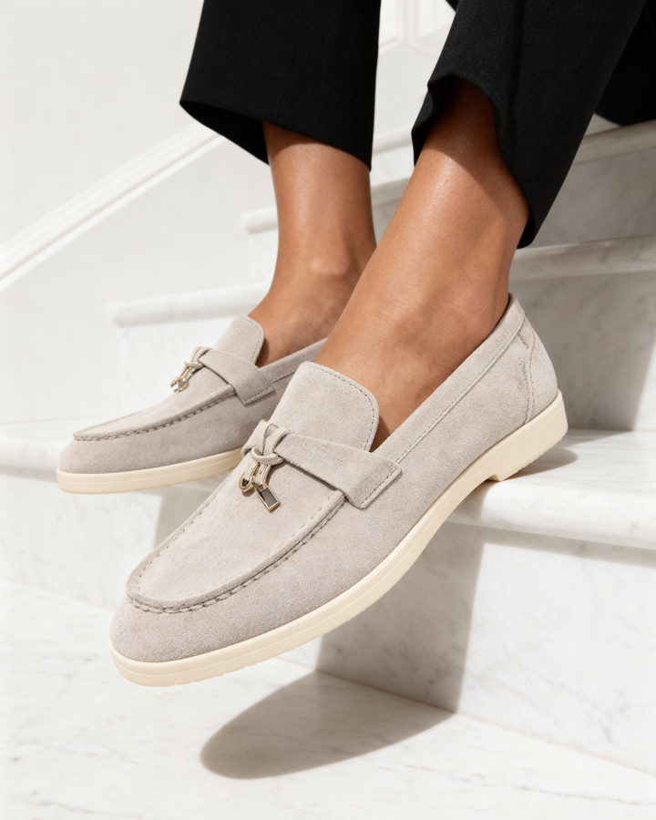 Klassische Damen Loafer aus Leder mit feiner Steppnaht. Hochwertige Freizeitschuhe.