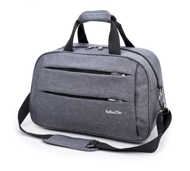 Leichte, wasserabweisende Nylon Reisetasche, perfekt als Handgepäck für effiziente Flugreisen.