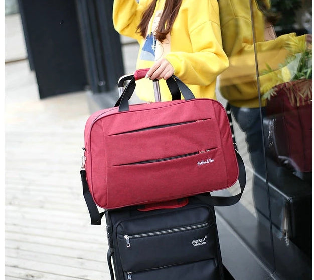Flexible Reisetasche, die sich den Bedürfnissen anpasst, perfekt als Handgepäck für Unisex-Reisende.