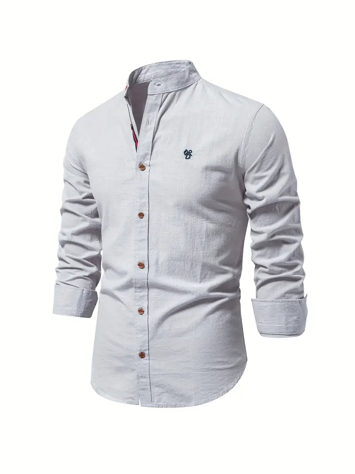 Lässiges Herren Langarmhemd Leon, ungesteckt. Bequemes Freizeithemd, ideal für Frühling & Casual-Stil.