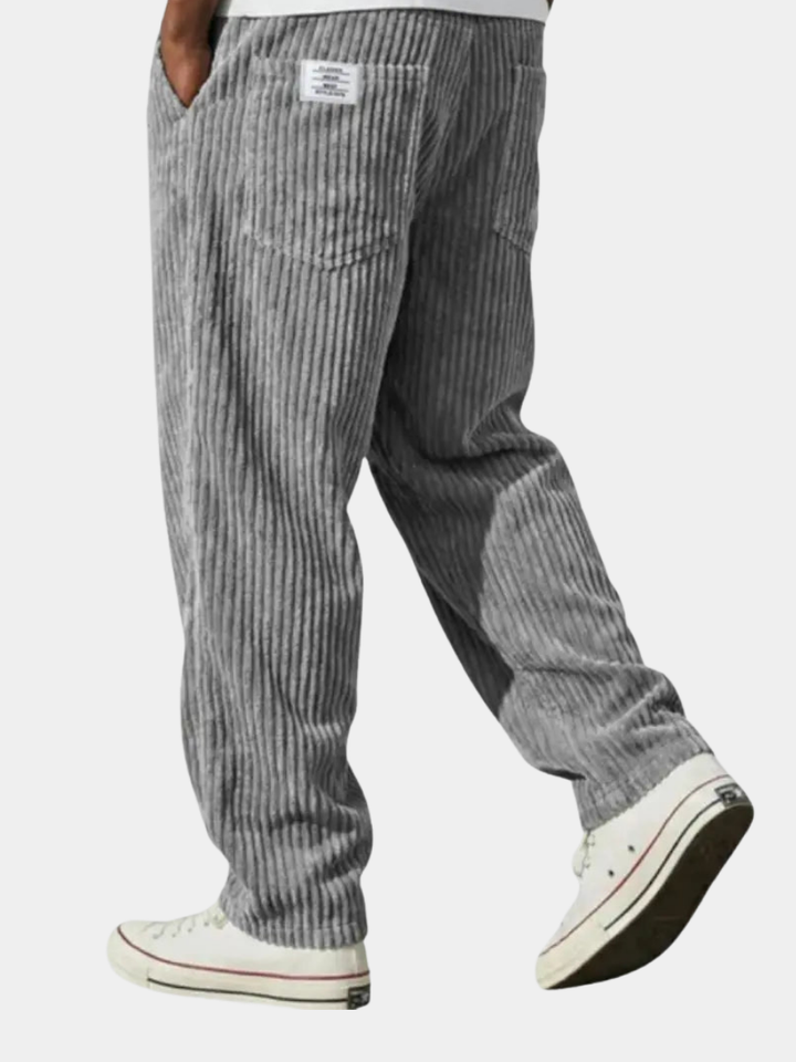 Herren Jogginghose in Grau: Bequeme Freizeithose mit Kordelzug und Taschen für Sport & Alltag.