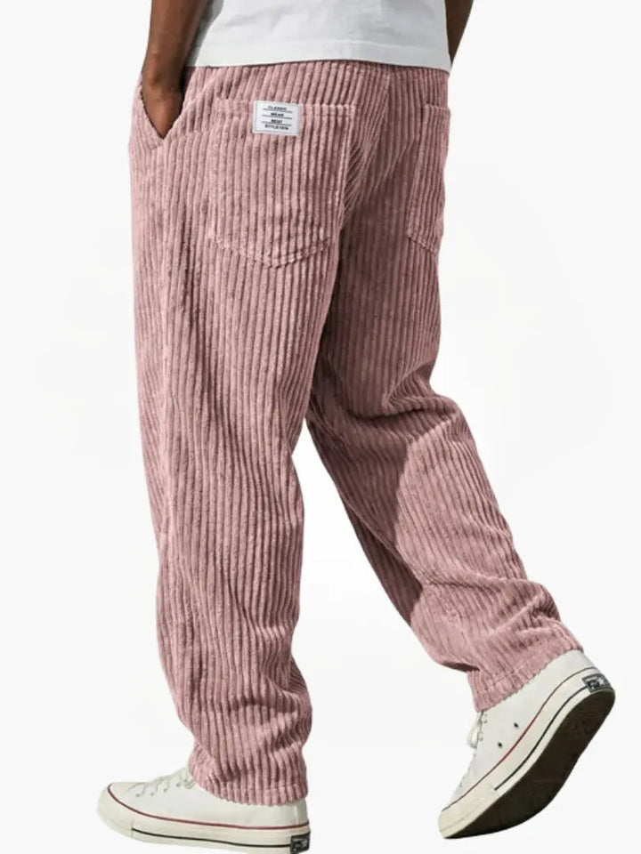 Bequeme Herren Freizeithose: Weicher Stoff, weiter Schnitt und praktische Taschen für maximalen Komfort.