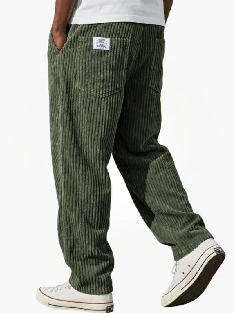 Herren Jogginghose mit Kordelzug: Graue Komfort-Hose mit seitlichen Eingrifftaschen, perfekt für Casual Looks.
