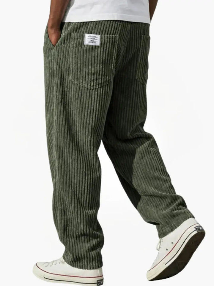 Herren Jogginghose mit Kordelzug: Graue Komfort-Hose mit seitlichen Eingrifftaschen, perfekt für Casual Looks.