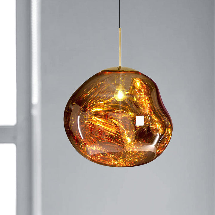 Minimalistische Deckenlampe, für ein klares und modernes Design im Wohnbereich.