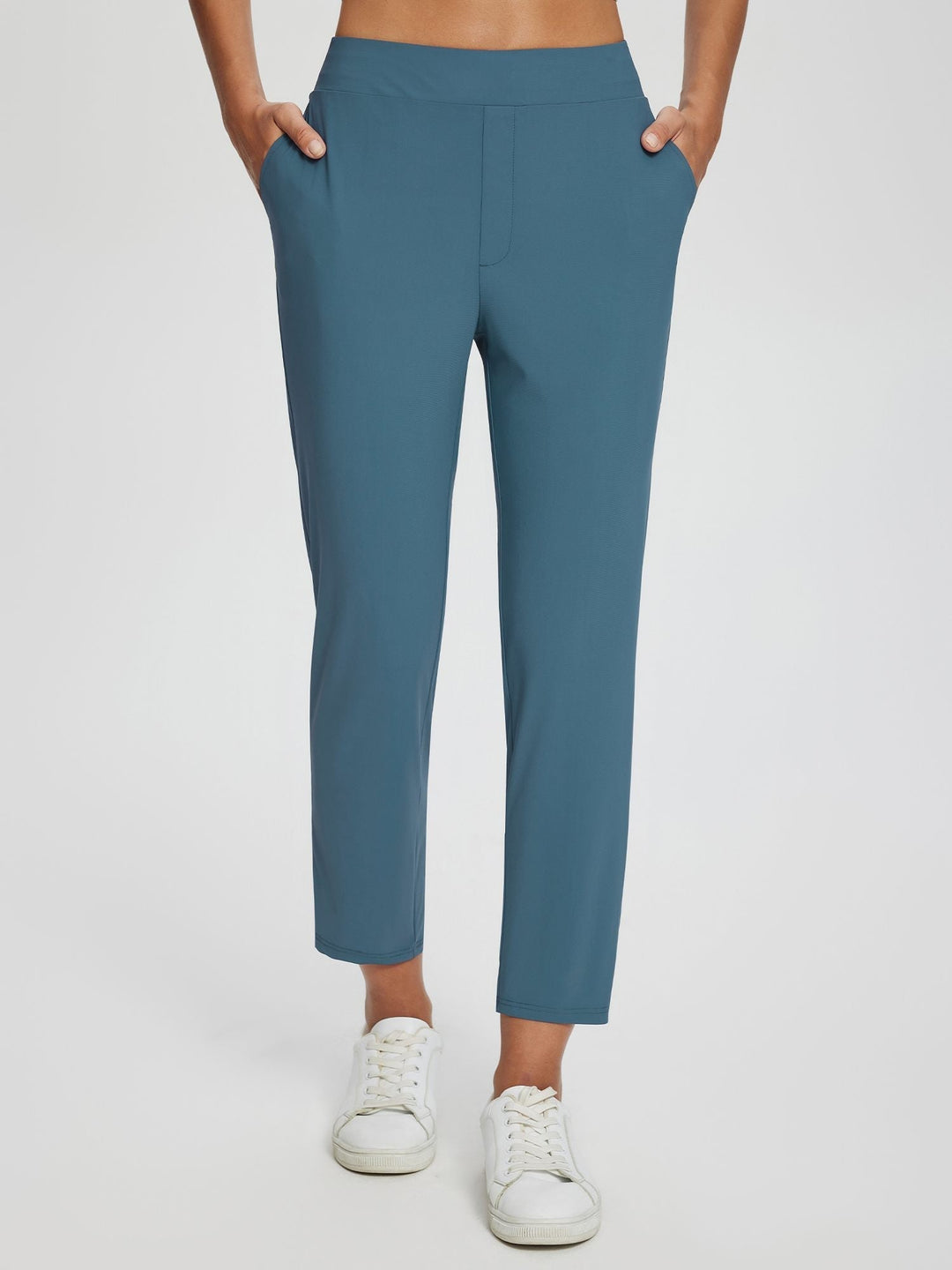 Robuste Outdoorhose Damenhose UPF 50+ mit Beinschlitz & hohem Bund. Aus langlebigem Leinen.