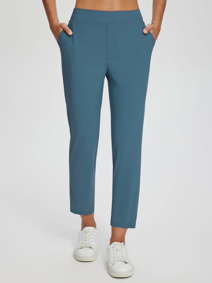 Robuste Outdoorhose Damenhose UPF 50+ mit Beinschlitz & hohem Bund. Aus langlebigem Leinen.