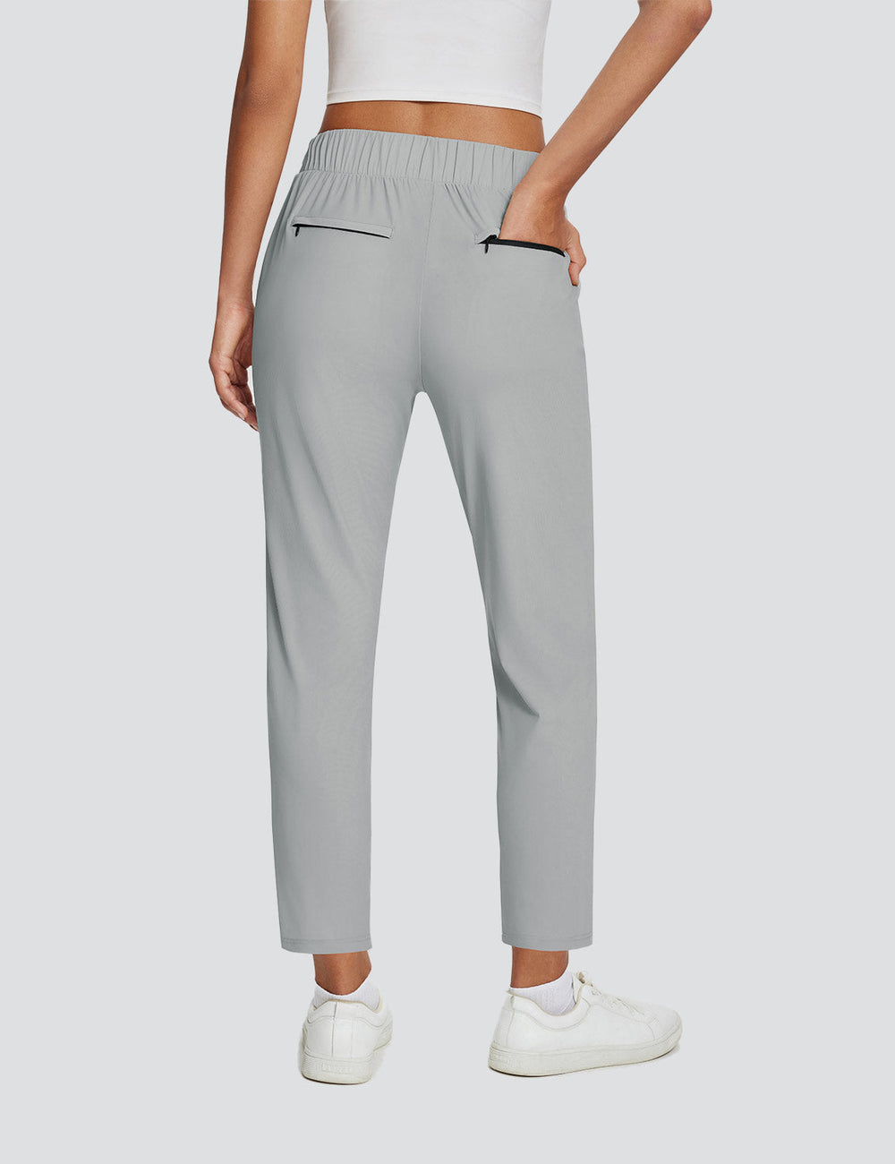 Modische Leinen-Damenhose mit UPF 50+ Sonnenschutz, hohem Bund und seitlichem Beinschlitz.