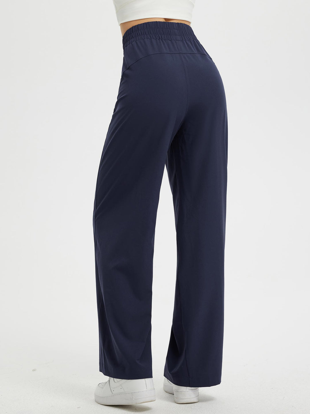 Sportliche Damen Hose, weites Bein, elastischer Bund, UV-Schutz, für Outdoor.