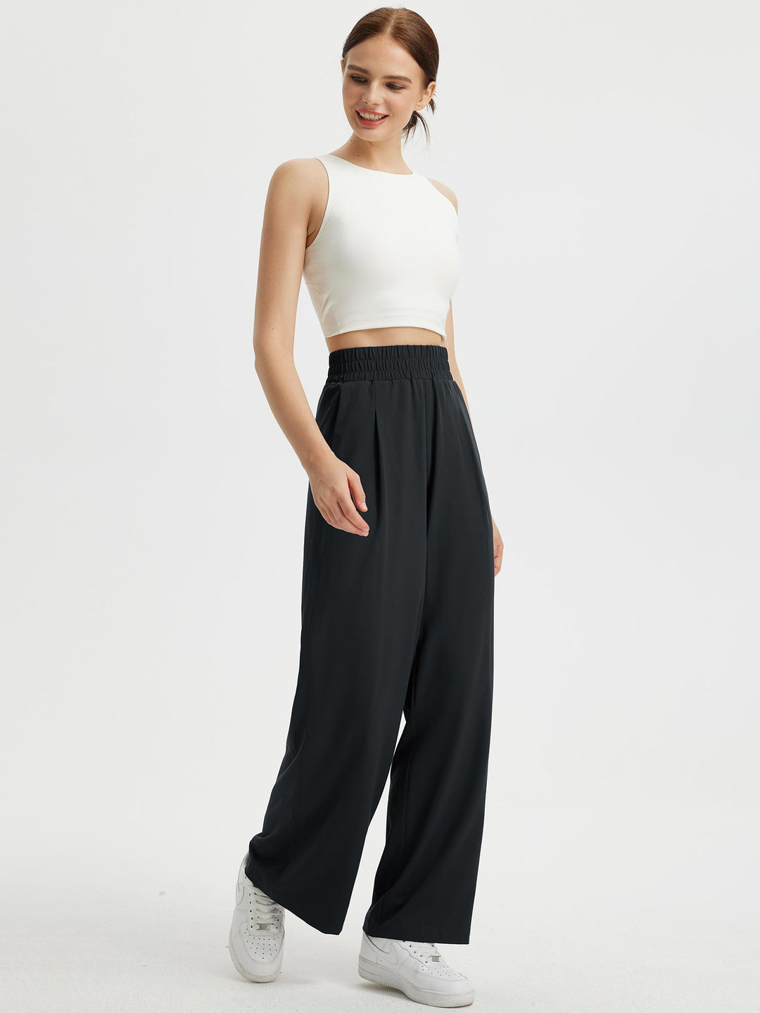 Moderne Damen Sommerhose, weites Bein, UV-Schutz, mit praktischem Gummibund.