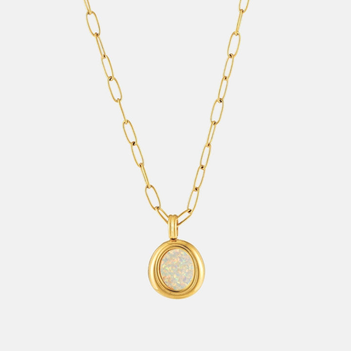 Elegante Damen Goldkette im Paperclip-Design mit funkelndem Opal-Anhänger aus Edelstahl.
