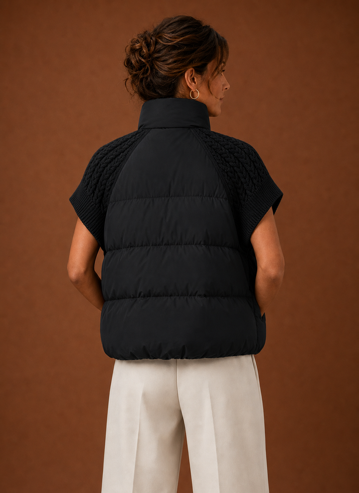 Kuschelige Damen Steppweste mit Strickdetails, angenehm weich und bequem für kalte Tage.