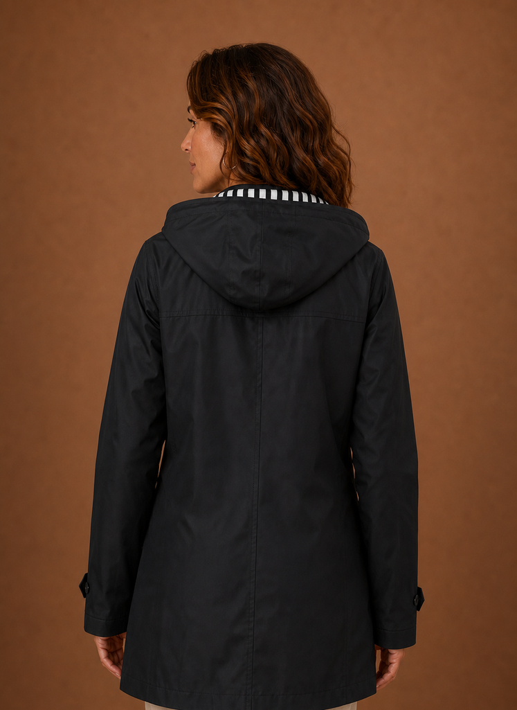 Schicker Damen Herbst-Trenchcoat in Grün mit Kapuze. Perfekt für den Übergang.