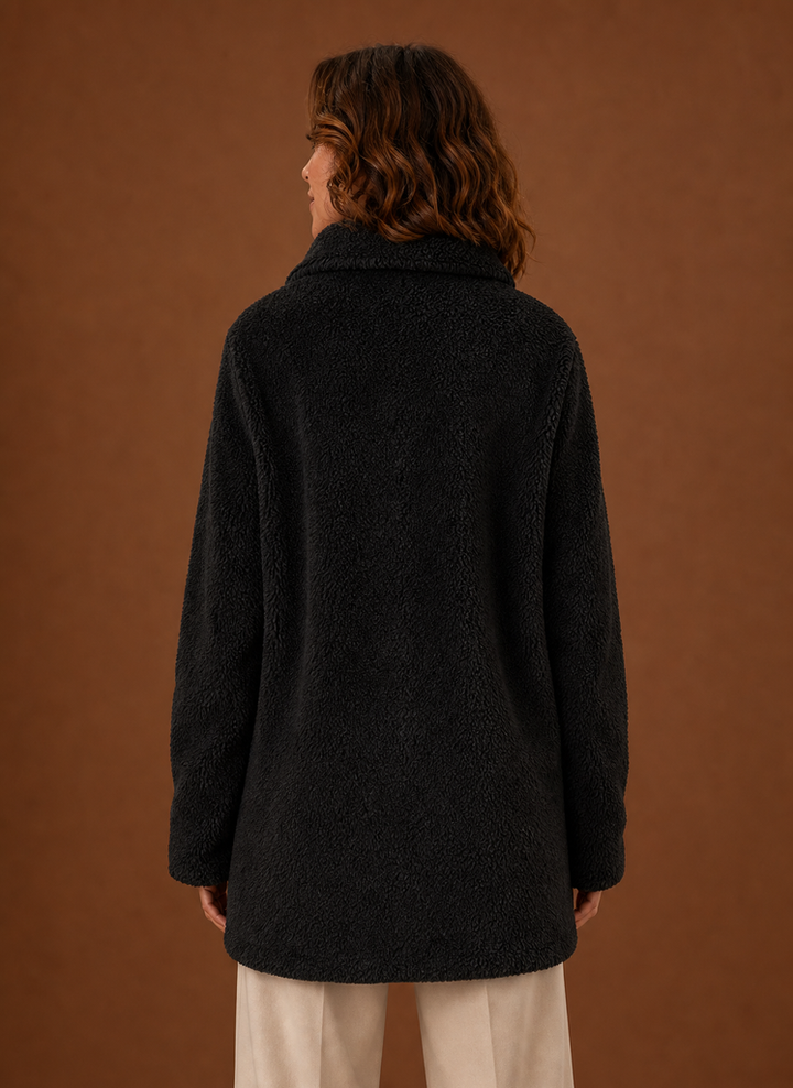 Modische Damen Fleecejacke mit Stehkragen, gemütlich für kalte Herbsttage.