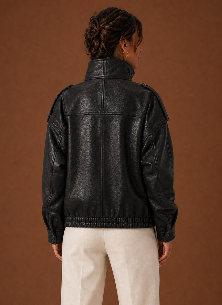 Elegante Damenjacke, gerade geschnitten, mit Langarm und Stehkragen. Ideal für den Übergang.
