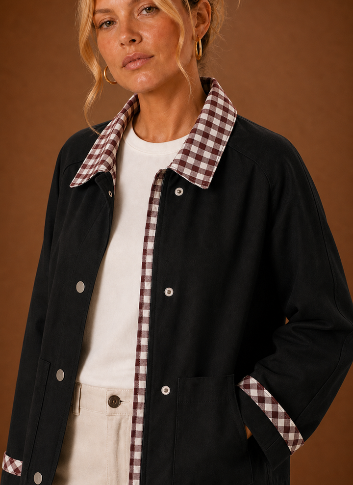 Karierter Kragen & Fieldjacke-Design: Trendige Damen Übergangsjacke für den Herbst.