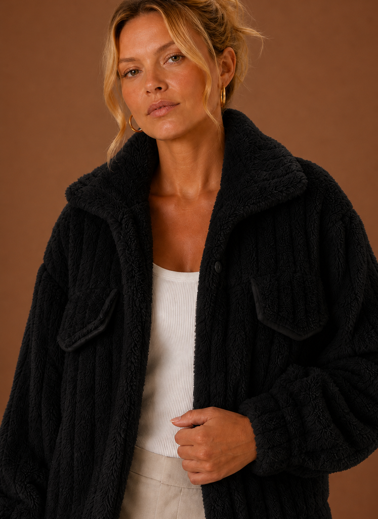 Hochwertiger Damen Oversized Wintermantel in Khaki, warm, gemütlich & stilvoll, für jede Wintermode.
