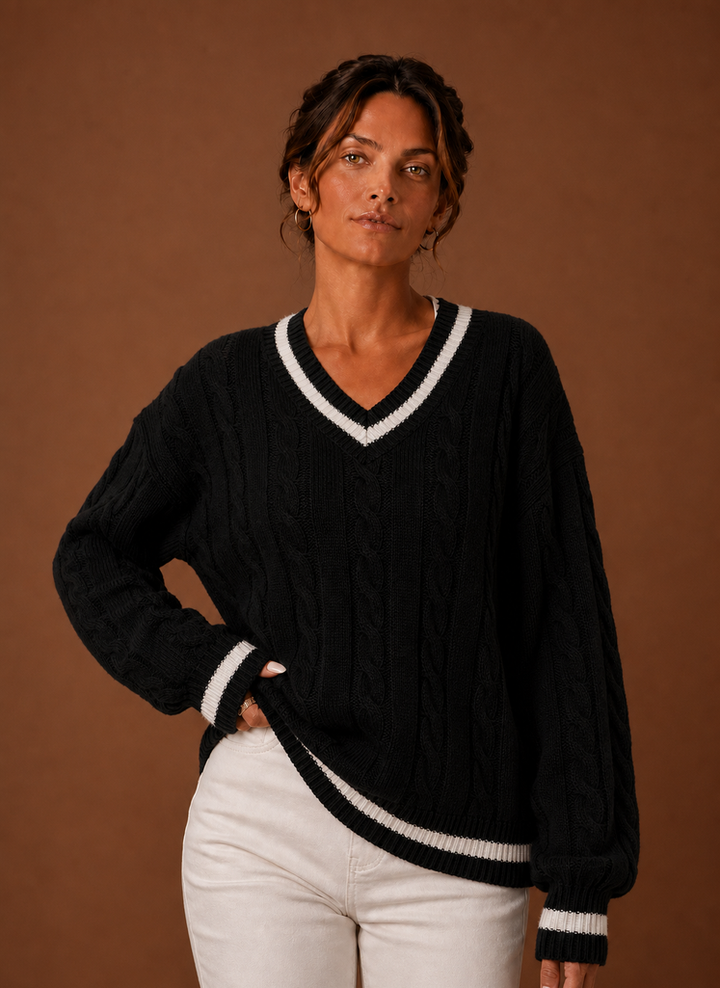 Weicher Damen Zopfstrickpullover, V-Ausschnitt, detailreicher Strick. Ideal für elegante Herbst- & Winteroutfits.