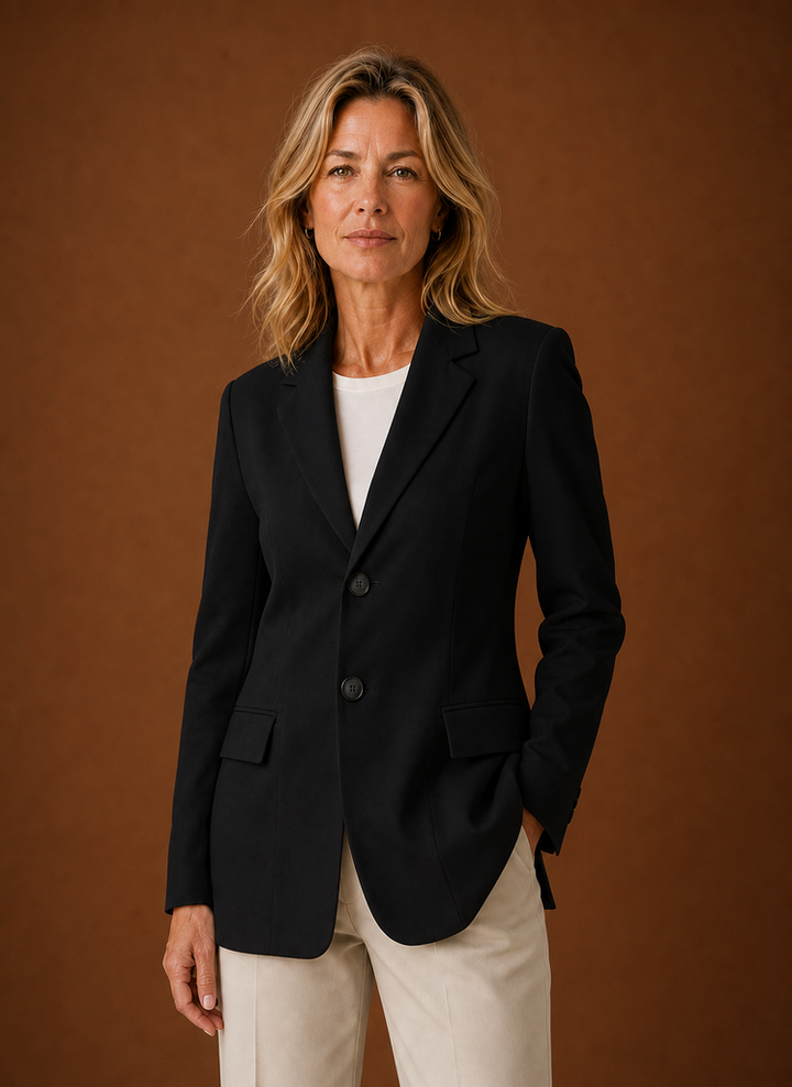 Moderner Slim Fit Damen Longline-Blazer, ideal für Büro und Business-Outfits.