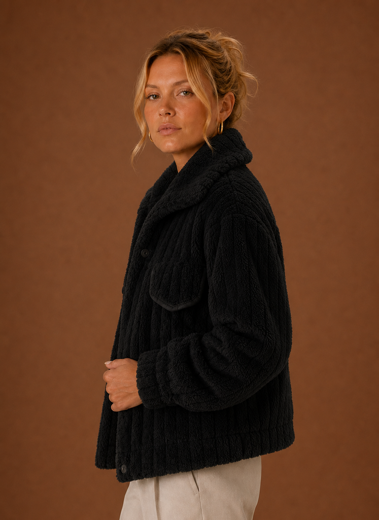 Kuscheliger Damenmantel für den Winter, oversized und warm, perfekt für Herbst- & Wintermode.