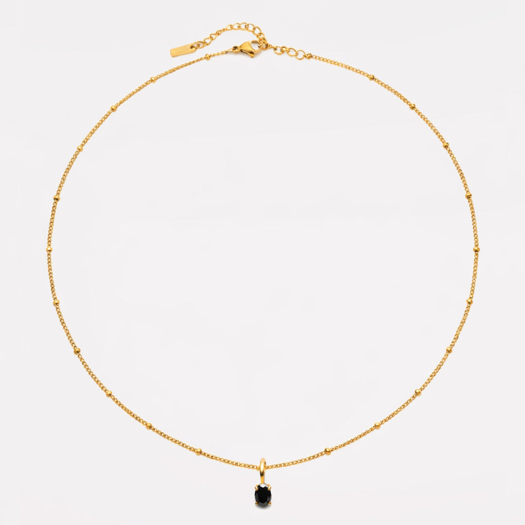 Robuste Edelstahl Goldhalskette für Frauen mit elegantem schwarzem CZ-Stein, langlebig und chic.