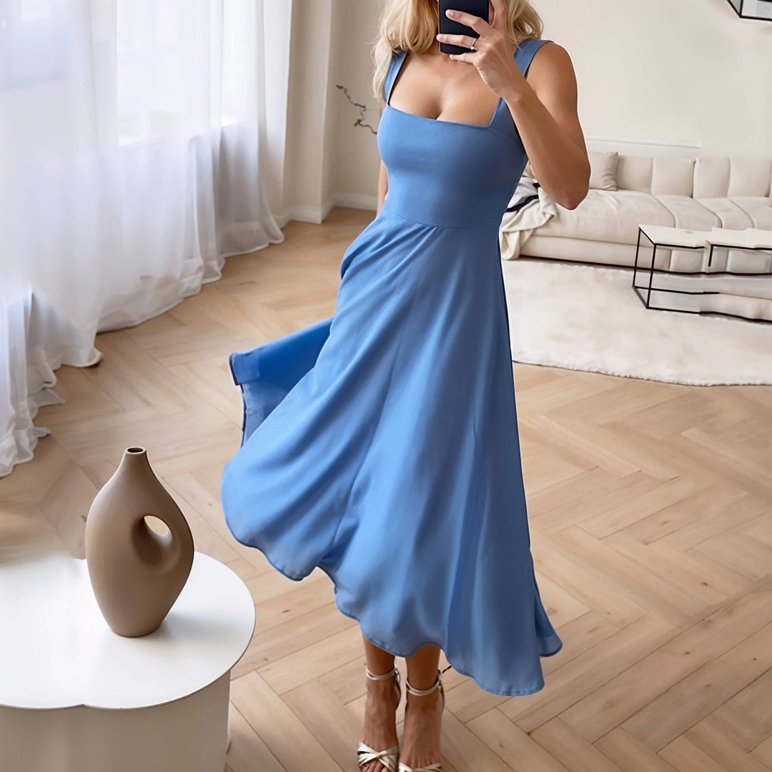Schmeichelhaftes ärmelloses Midikleid für Damen, luftig und bequem. Ideal als Sommer-, Freizeit- oder Urlaubskleid.