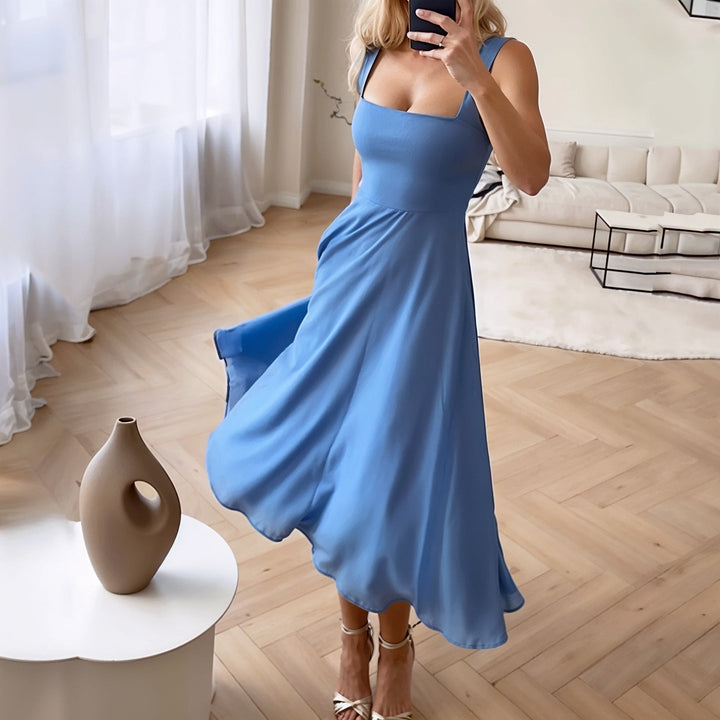 Schmeichelhaftes ärmelloses Midikleid für Damen, luftig und bequem. Ideal als Sommer-, Freizeit- oder Urlaubskleid.