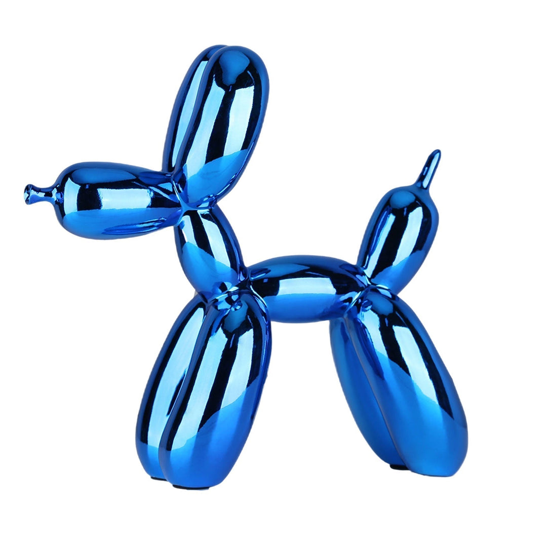 Abstrakte Kunstharz Ballonhund Skulptur, farbig und glänzend. Modische Deko Figur für modernes Wohnambiente.