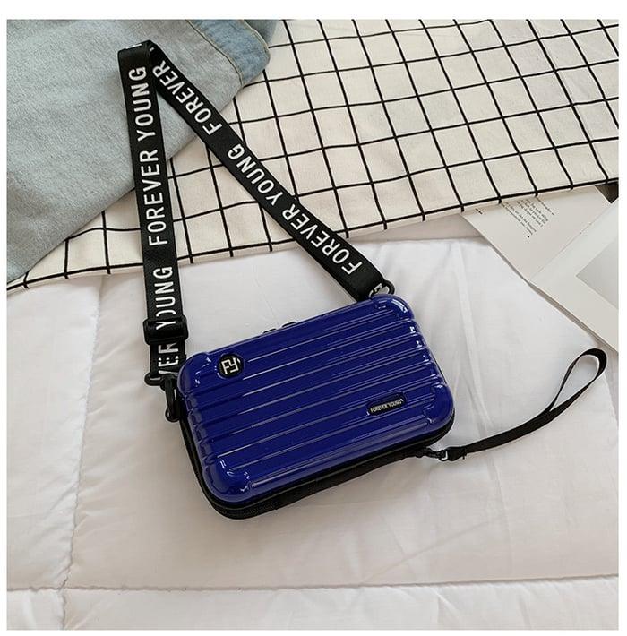 Vielseitige Damentasche, als Mini-Reisetasche oder Handtasche, für alle Jahreszeiten geeignet.