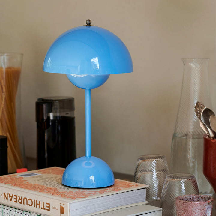 Dimmbare LED Tischlampe, Design, kabellos, für einladendes Ambiente und sanftes Licht.