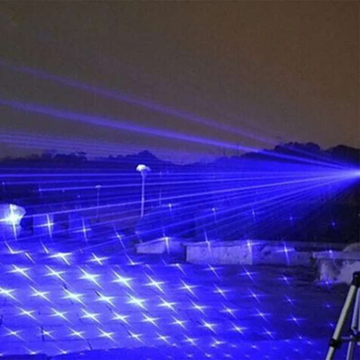 Robuste Hochleistungs-Laserlampe für taktische Outdoor-Aktivitäten, Survival-Ausrüstung und Notfall-Kits.