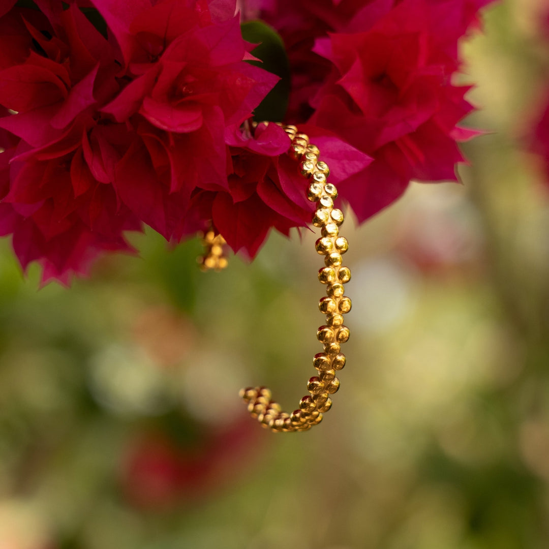 Edler Damen Armreif Gold Perlen-Design, verstellbar & wasserfest. Perfektes Geschenk für Frauen.