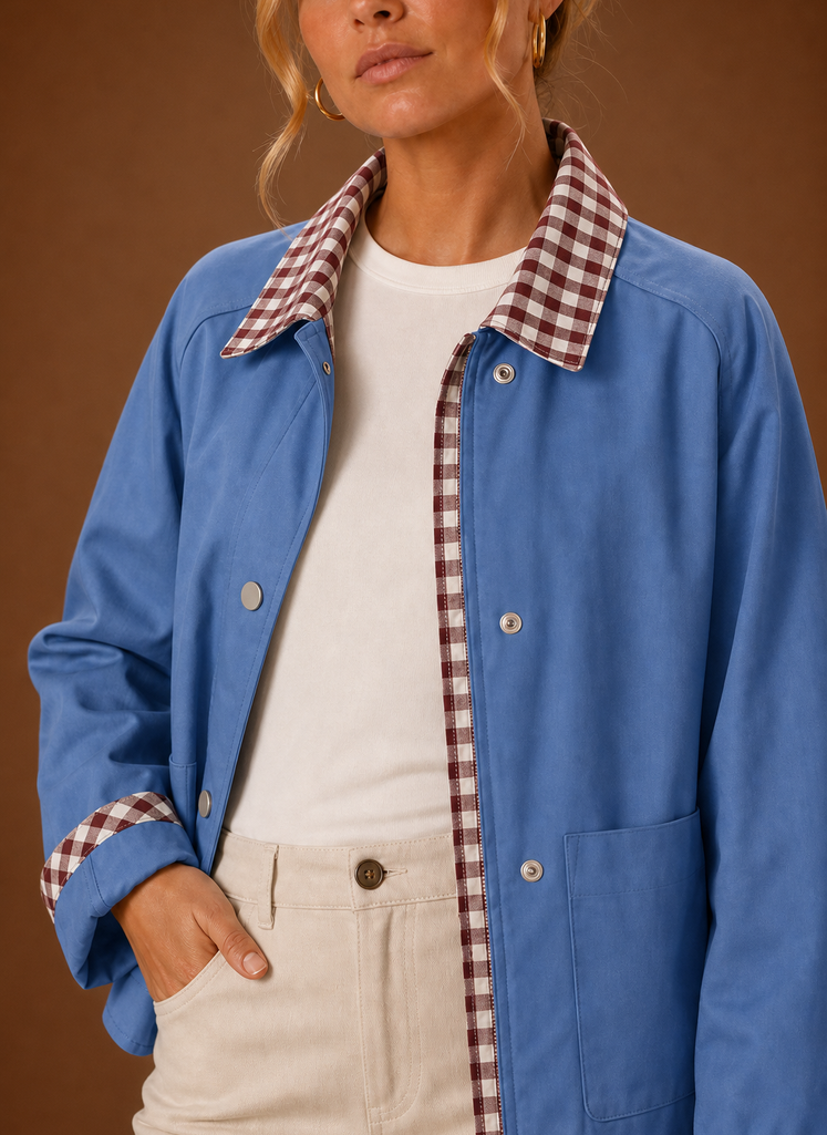 Vielseitige Damen Fieldjacke mit kariertem Kragen, ideal für entspannte Tage & Freizeit.