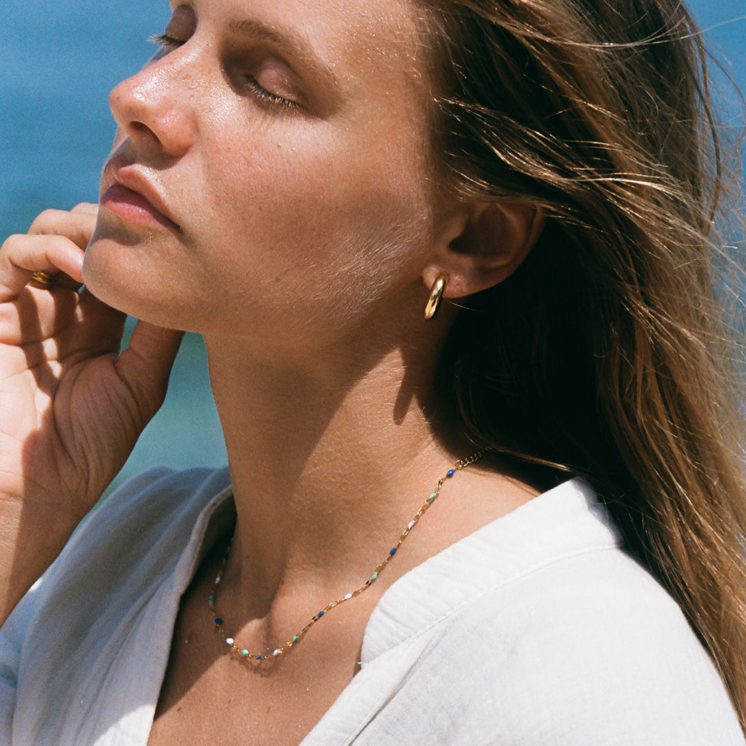 Damen Choker Halskette maritim, am Hals getragen. Wasserfester Edelstahlschmuck, hypoallergen für Sommerlooks.