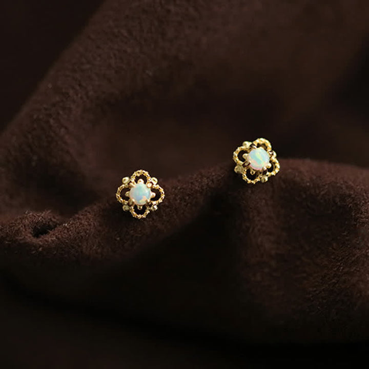 Damen Vintage-Ohrringe mit schimmerndem Opal, elegantes Schmuckstück für Frauen.