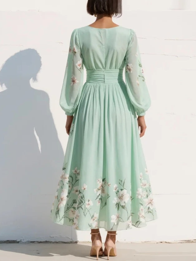 Feminines Herbst Midi-Kleid für Damen, mit Blumenprint, ideal als festliches Hochzeitsgast-Outfit oder Abendkleid.