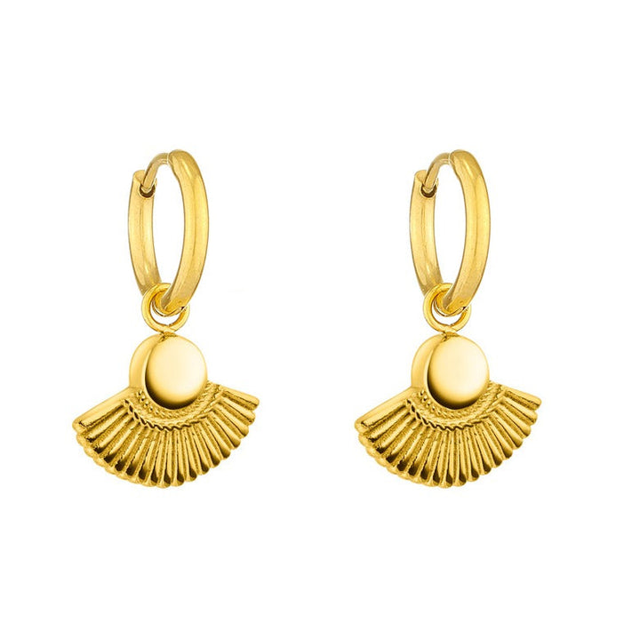 Schimmernde goldene Boho Creolen, wasserdicht & hypoallergen. Stilvoller Damenschmuck aus Edelstahl für den Alltag.