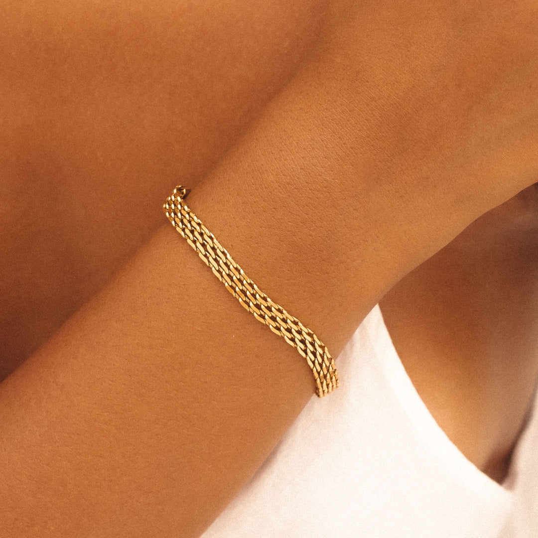 Elegantes Flechtarmband für Damen, Gold- und Silberfarben, aus wasserfestem Edelstahl gefertigt.