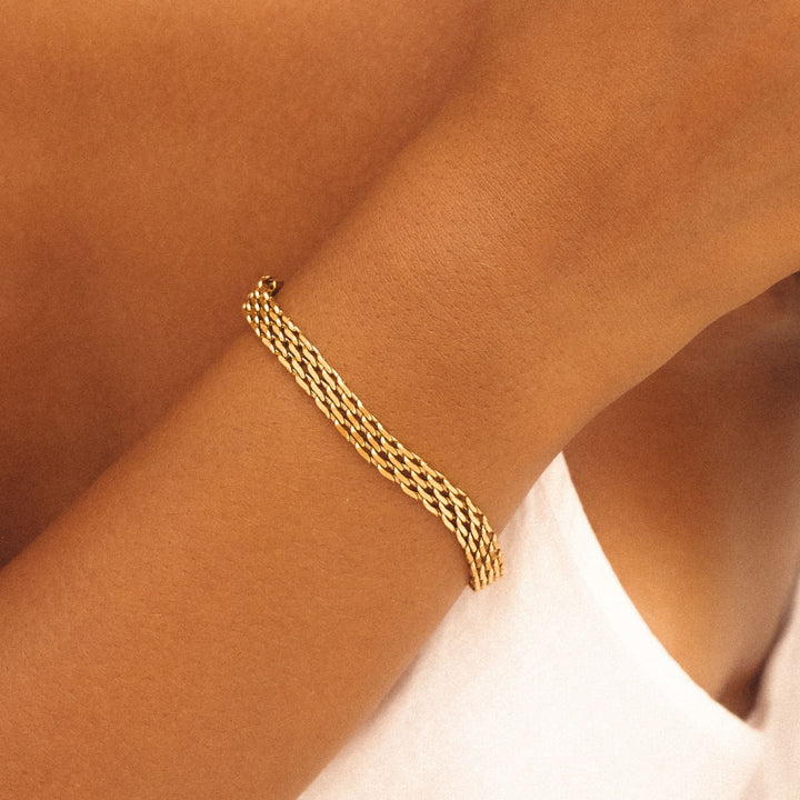 Elegantes Flechtarmband für Damen, Gold- und Silberfarben, aus wasserfestem Edelstahl gefertigt.