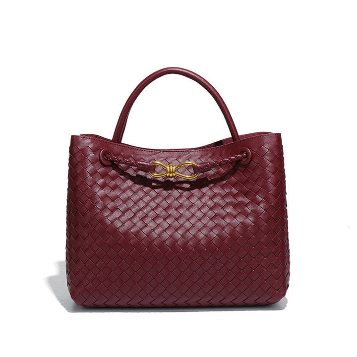 Klassische Ruby Schultertasche: geflochtenes Design aus veganem Leder für Damen. Zeitloses, elegantes Accessoire.