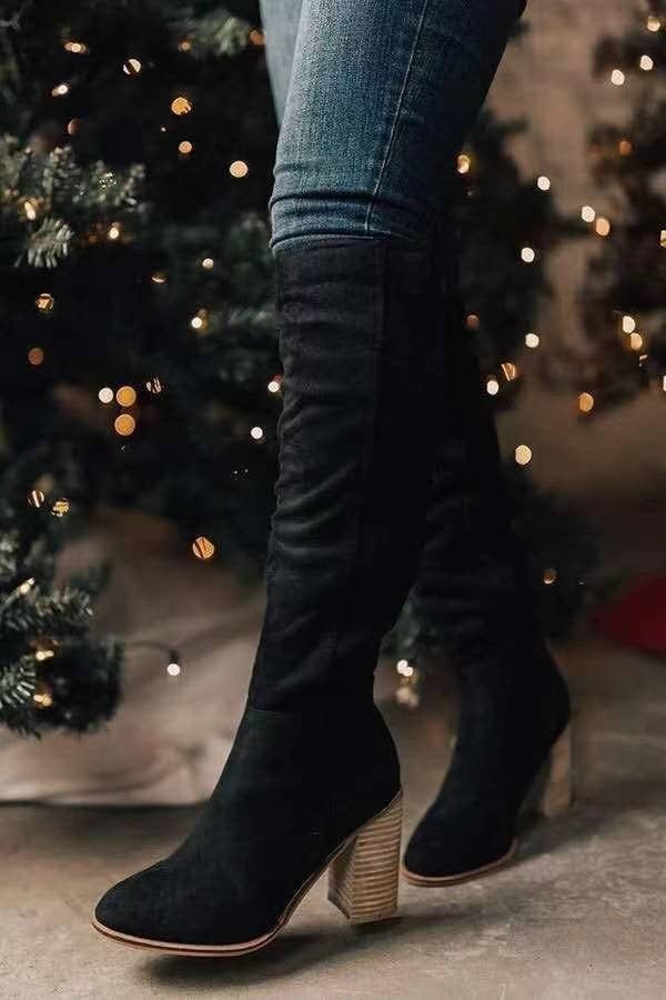Seitliche Ansicht der Damen Stiefeletten, mit 8cm Absatz, Stretch-Schaft und Profil für Rutschfestigkeit.