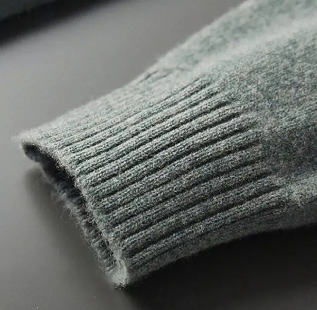 Herren Rollkragen-Basicpullover, weich & wärmend, essenziell für Wintergarderobe.