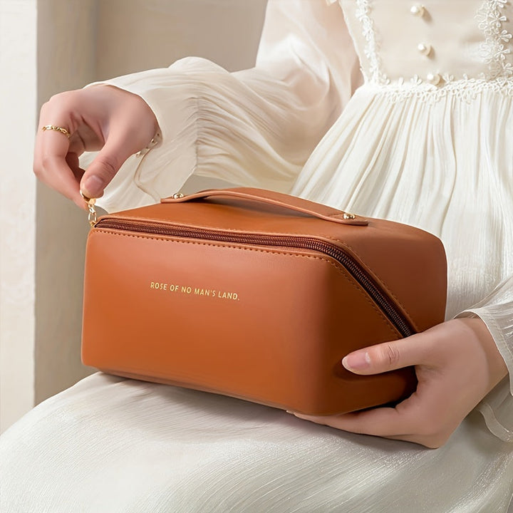 Elegante Reise Kosmetiktasche für Damen, praktischer Beauty Organizer für Schminkutensilien unterwegs.
